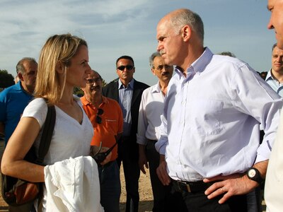 Ξεκίνησε η κατεδάφιση των αυθαίρετων στη...