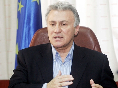 Ο Ψωμιάδης έστειλε στο νοσοκομείο σύμβου...