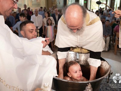 ΔΕΙΤΕ ΦΩΤΟ: Η Πατρινή Κατερίνα Πατρώνη και ο Γρηγόρης Πολυχρονίδης βάπτισαν την κόρη τους με νονό υπουργό!