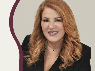 Η συγγραφέας Άννα Γαλανού με το νέο της ...