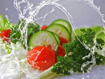 Πώς θα φτιάξετε πολίτικη σαλάτα με κόκκινο τουρσί