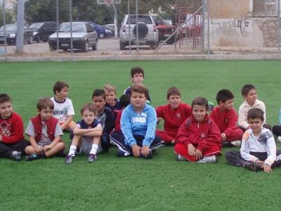 Το νέο γήπεδο οι μικροί ποδοσφαιριστές τ...