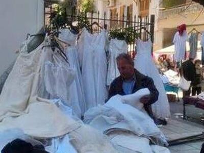 Έχω, έχω, έχω.... και νυφικά! Πάγκος με ...