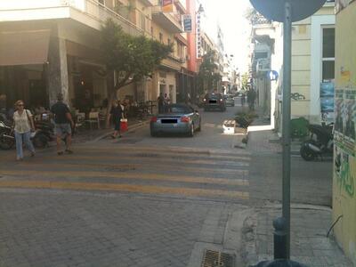 Πάτρα : Κατήργησαν τον πεζόδρομο της Ρήγ...