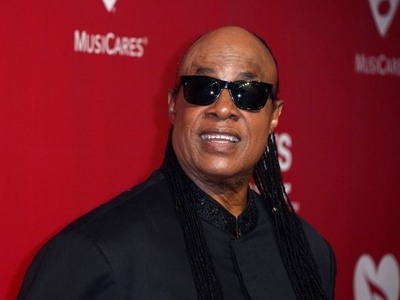 Ο Στίβι Γουόντερ θα υποβληθεί σε μεταμόσ...