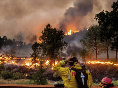 ΗΠΑ: Η πυρκαγιά Ντίξι έγινε η 3η μεγαλύτ...
