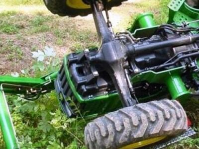 Λευκάδα: Ανετράπη το τρακτέρ, τον καταπλ...