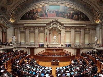 Πορτογαλία: Πρόταση μομφής κατά της κυβέ...