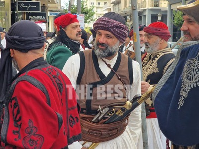 Η Πάτρα γέμισε «φουστανελάδες» από όλη τ...