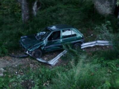 Αγρίνιο: Το αυτοκίνητο στο χαντάκι η οδη...