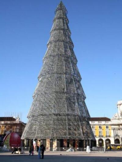 Χριστουγεννιάτικό δέντρο από ατσάλι (φωτό: PBase)