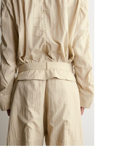 Πουκάμισο- παντελόνι από λεπτό, «ζαρωμένο» ύφασμα