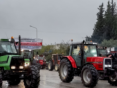 Κλιμακώνουν οι αγρότες: Νέα μπλόκα και α...