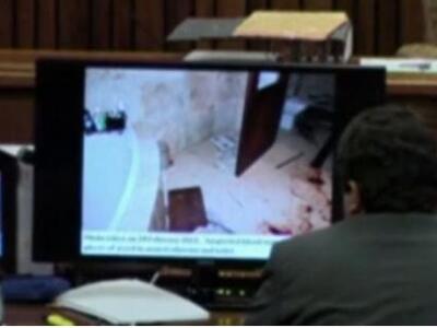 Βουτηγμένος στο αίμα ο Πιστόριους - Δημο...