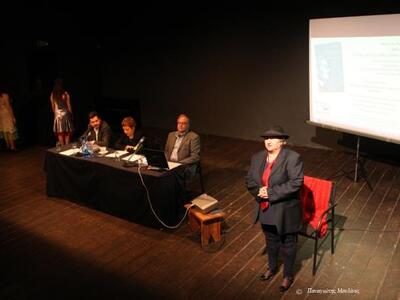 Η συγγραφέας Μ. Πικραμένου ανοίγει την ε...