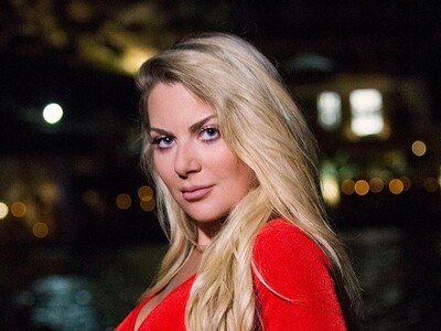 Η Αθηνά New York  ποζάρει σαν... γοργόνα...