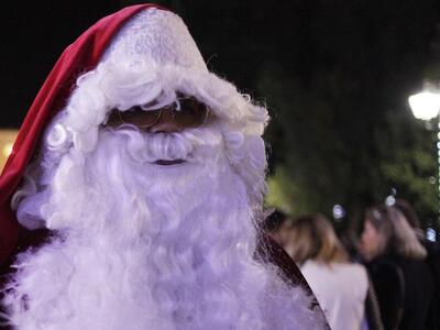 Ιαπωνία: Χριστουγεννιάτικο δένδρο από ατ...