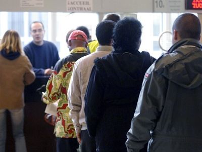 Και με νόμο η συμμετοχή των μεταναστών σ...