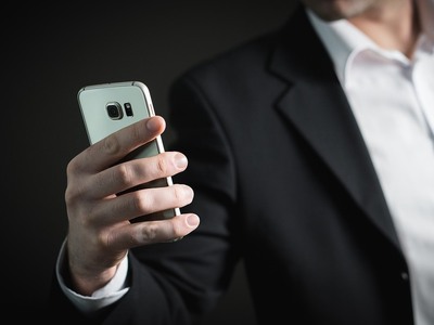 Πάτρα: Τα 7 πολυτελή κινητά του πέρασαν χειροπέδες