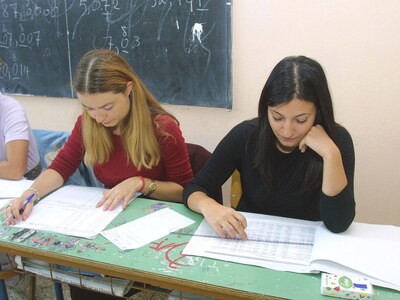 Συνεχίζεται η εγγραφή ομογενών και αλλοδ...