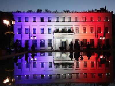 To δημαρχείο της Αθήνας στα χρώματα της ...