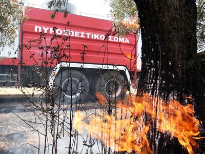 Υπό έλεγχο οι φωτιές σε Απιδεώνα και Ριόλο 