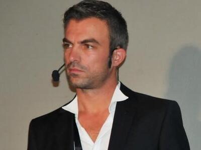 Παρουσιαστής της βραδιάς στο "The B...