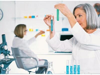 Σχεδόν ένας στους δύο γονείς παθαίνει κα...