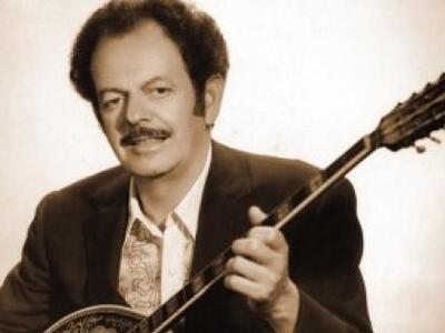 Δείτε την κόρη και τις εγγονές του (μεγά...