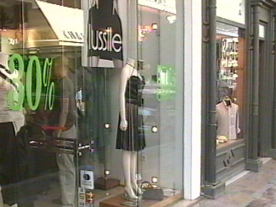 Εμπορικά καταστήματα: Εκπτώσεις και προσ...