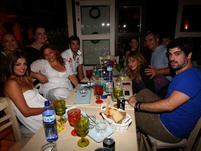 Οι "Συμπέθεροι"... απέναντι από το Ωδείο