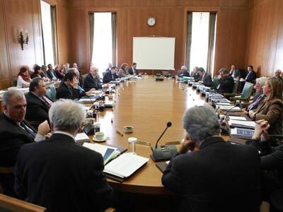 Υπουργικό Συμβούλιο στη σκιά της νέας υπ...