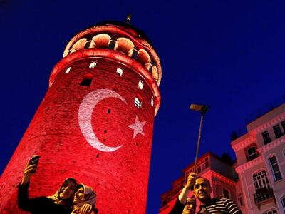 Τουρκία: Ο Ερντογάν κατεβάζει στους δρόμ...