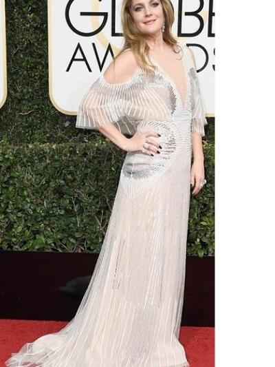 H NΤΡΙΟΥ ΜΠΑΡΙΜΟΡ ΜΕ MONIQUE LHUILLIER