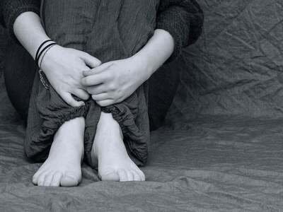 Φθιώτιδα: Άνδρας έγδυσε και χτυπούσε τη ...