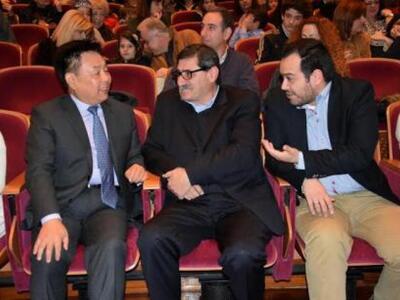 Ο Βασίλης Θωμόπουλος δεξιά με τον Δήμαρχ...