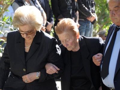 Συγκλονισμένοι η μητέρα και ο θείος του ...