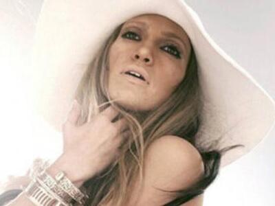 Πήρε «φωτιά» το Διαδίκτυο -Διέρρευσαν γυ...