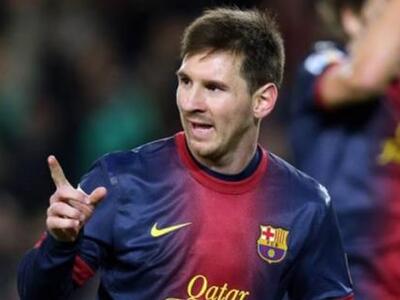 O Mέσι υπογράφει φανέλα του Ρονάλντο - Δ...