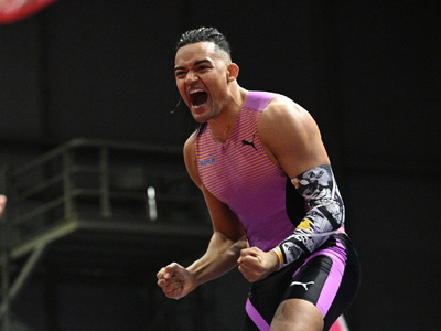 Ο Καραλής «πέταξε» πάνω από τα 6 μέτρα κ...