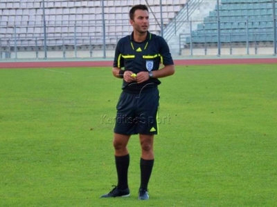 Ο Δημήτρης Θεοχάρης στο ντέρμπι του Απόλ...