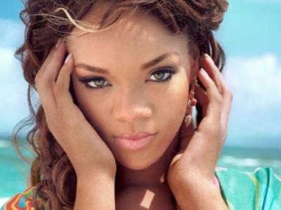 Δείτε τη Rihanna με G-string μονοκίνι! 