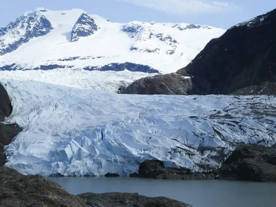Η φύση ξαναγράφει τον χάρτη: Νησί εμφανί...