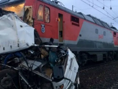 Ρωσία: Σύγκρουση λεωφορείου με τρένο - Έ...