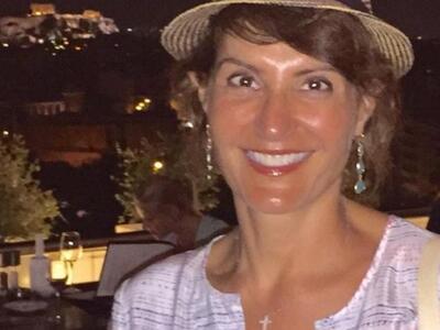 H Nia Vardalos κάνει διακοπές στην Ελλάδ...