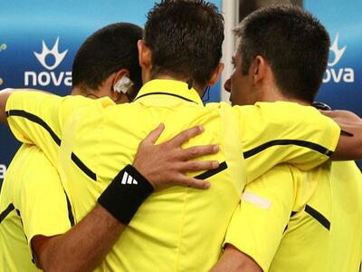 Δείτε την κλωτσιά σε διαιτητή από τερματοφύλακα