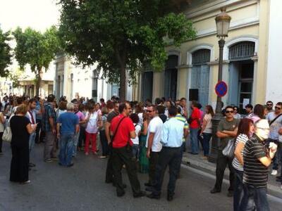 Πάτρα - Υπάλληλοι κατέλαβαν το Δημαρχείο...