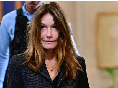 Κάρλα Μπρούνι: Στο δικαστήριο με τον Σαρ...