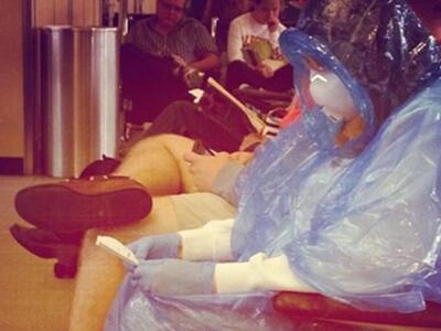 Υστερία για τον Έμπολα: Με ολόσωμη στολή...