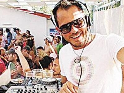 Ο γνωστός d.j. Ανδριανός Παπαδέας έρχετα...